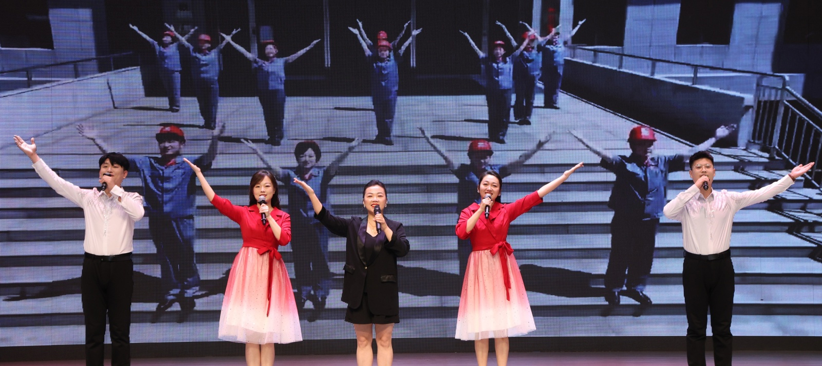 23-第十二届颁奖典礼合影-展演3.jpg